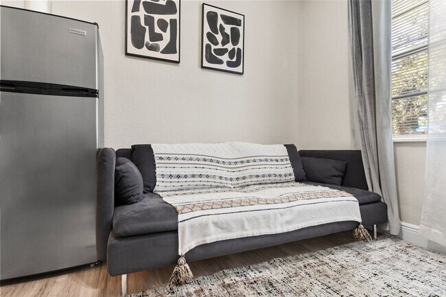 4501 N 36th St unit ID1244311P, Tampa, FL 33610 - photo 2