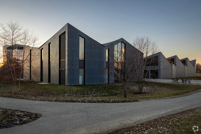 A modern boathouse in Roscoe Village by world-renowned architect Jeanne Gang.
