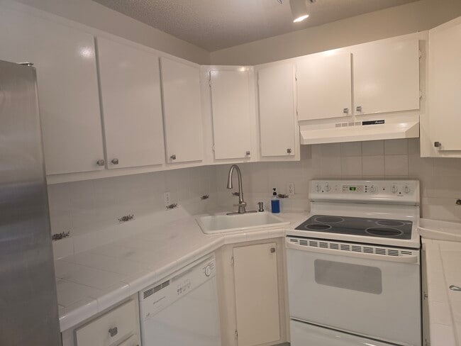 1455 SW Silver Pine Way unit 106-D2, Palm City, FL 34990 - photo 5