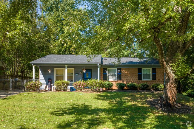 Americana accents add a cozy feel to Summit Hills yards.