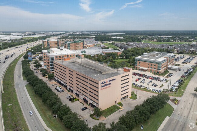 Stone Gate residents live near HCA Houston Healthcare, which offers 24/7 emergency services.
