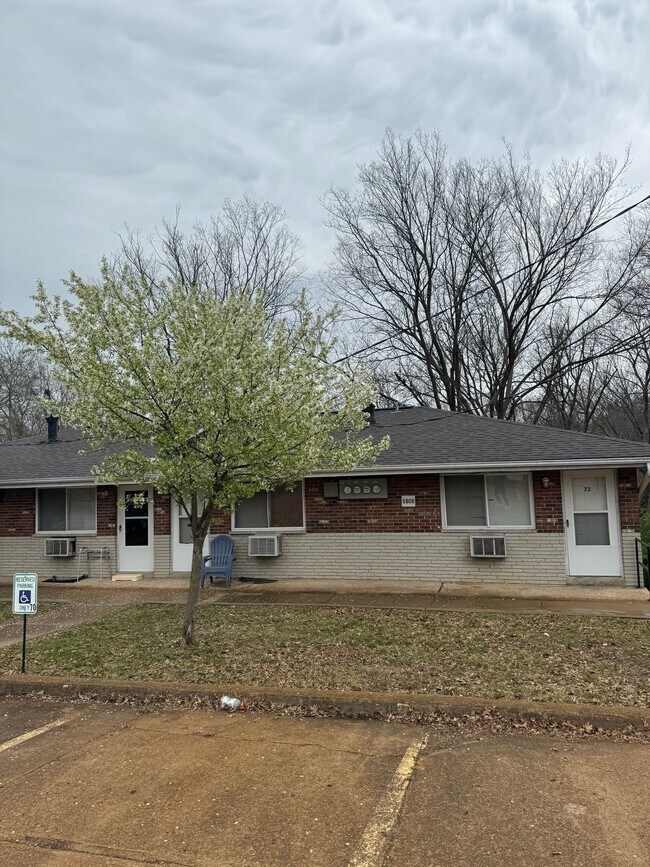 5821 Stieren Dr Unit 5821-17, High Ridge, MO 63049