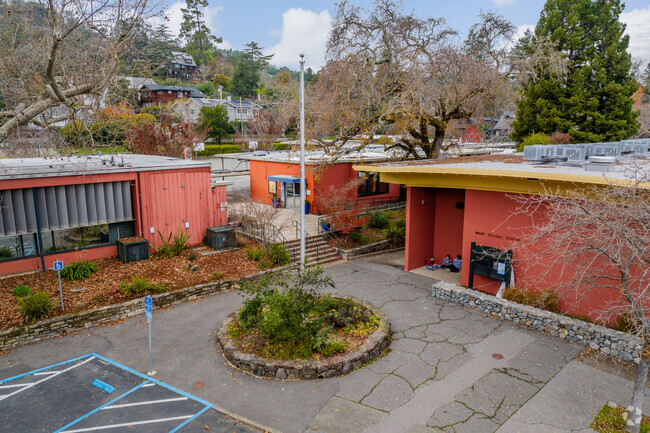 Wade Thomas Elementary School provides a safe campus for students in San Anselmo.
