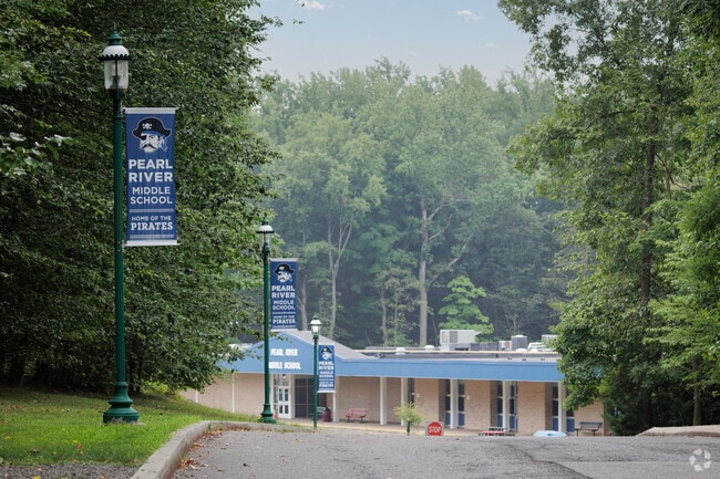 Pearl River Middle School has 523 students.