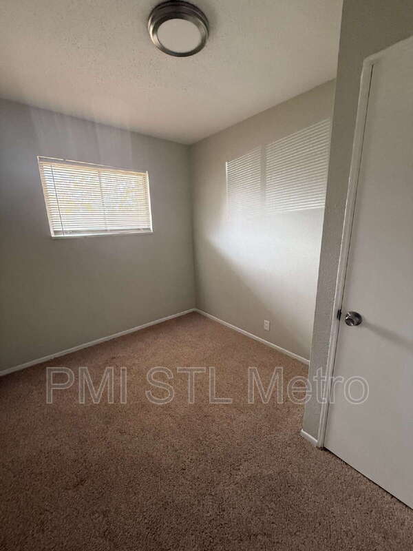 205 Grampian Rd, Saint Louis, MO 63137 - photo 4