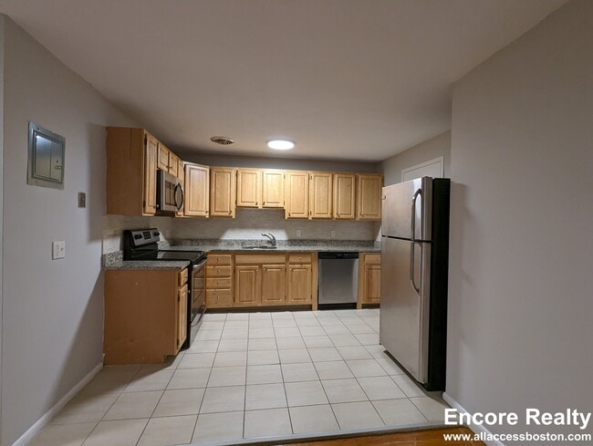 123 Babcock St unit 110-21, Brookline, MA 02446 - photo 4