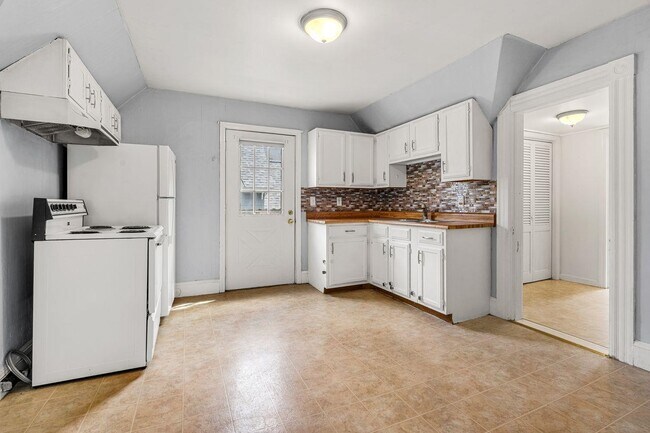 Kitchen (Emergency Exit)