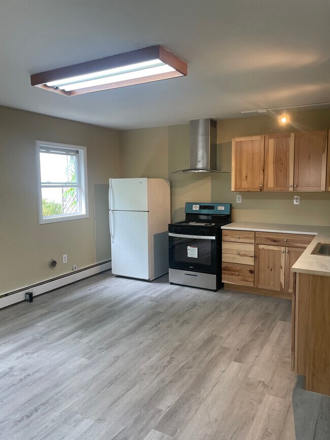 207 Gorham Ave, Mayfield, PA 18433 - photo 2