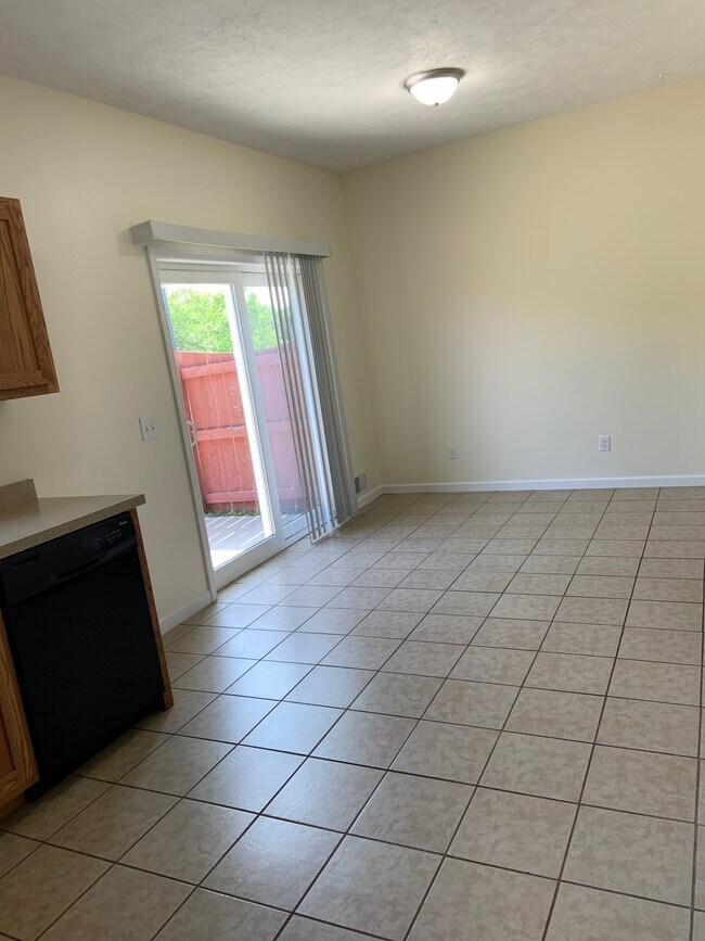 204 Betsinger Rd unit 63, Sherrill, NY 13461 - photo 5