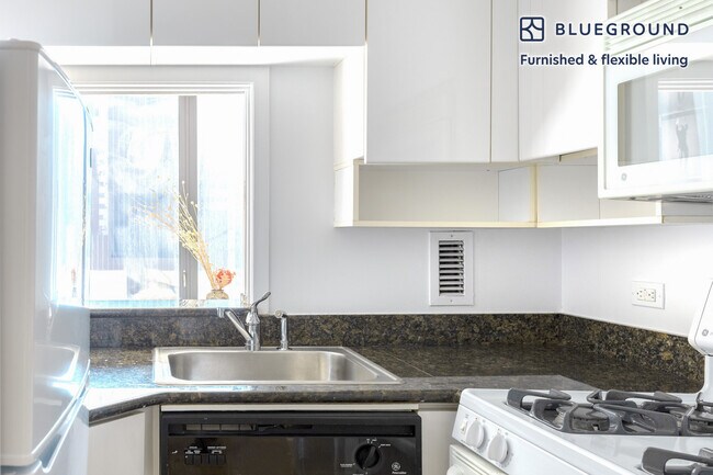 150 E 57th St unit FL21-ID463, New York, NY 10022 - photo 6