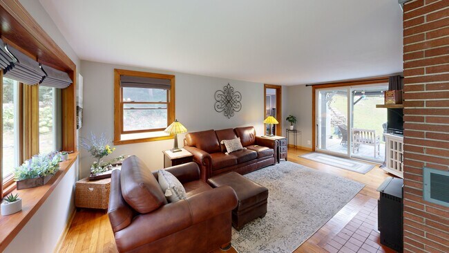 293 Willimantic Rd, Chaplin, CT 06235 - photo 2