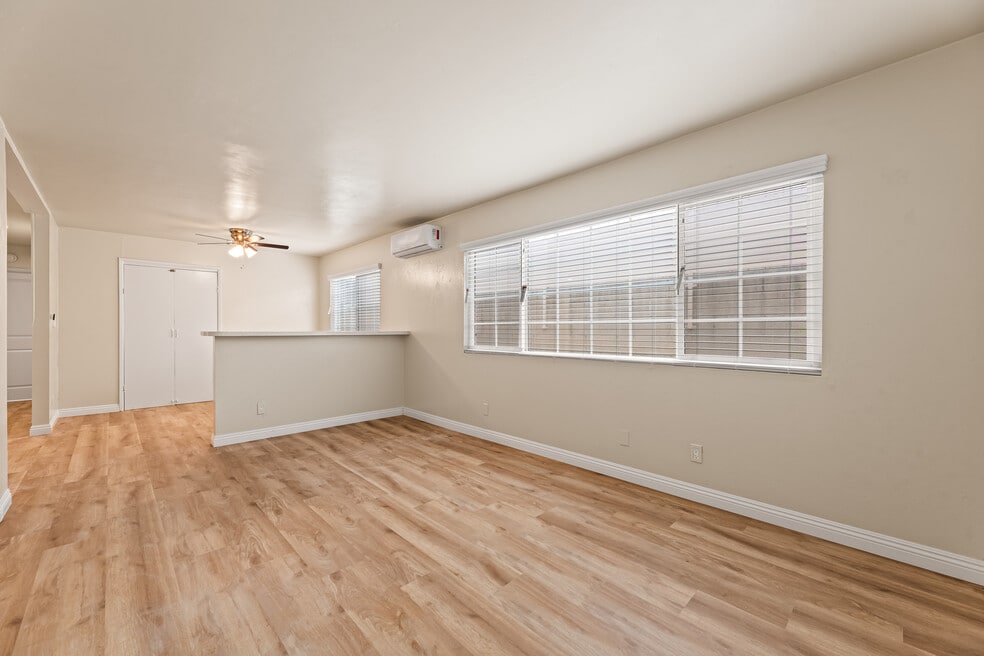 9226 Palm St unit B, Bellflower, CA 90706 - photo 1