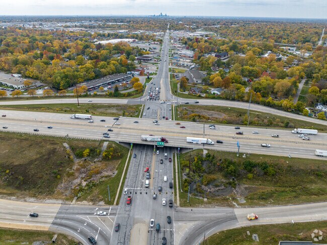 Lawrence commuters have easy access to 465.