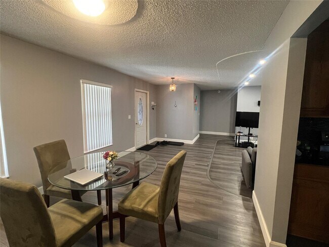 7975 NW 8th St, Margate, FL 33063 - photo 4