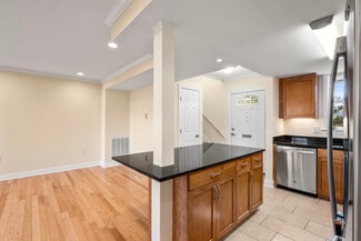 148 Independence Dr, Chestnut Hill, MA 02467