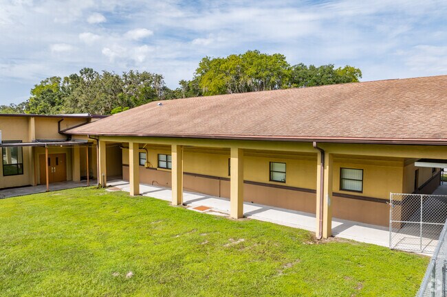 Brooksville Engineering, Science And Technology has a student-teacher ratio of 13 to 1.