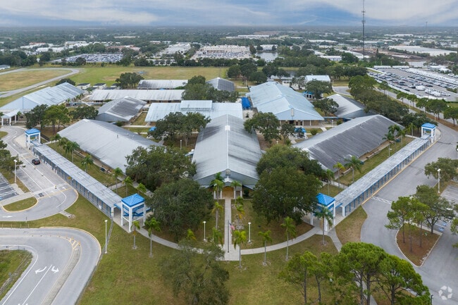 Sarasota Middle School in Sarasota has 1,169 students.