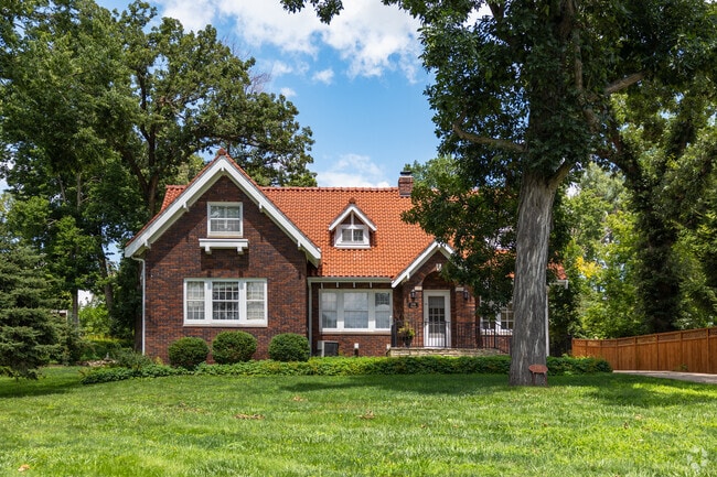 No matter the style of home, everyones front lawns and well maintained in Bever Park.