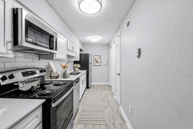 Elliot Roswell Apartments