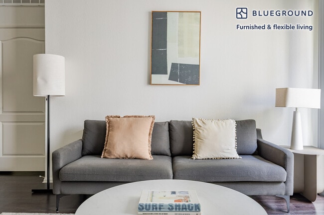 13603 Marina Pointe Dr unit FL5-ID1330, Marina Del Rey, CA 90292 - photo 2