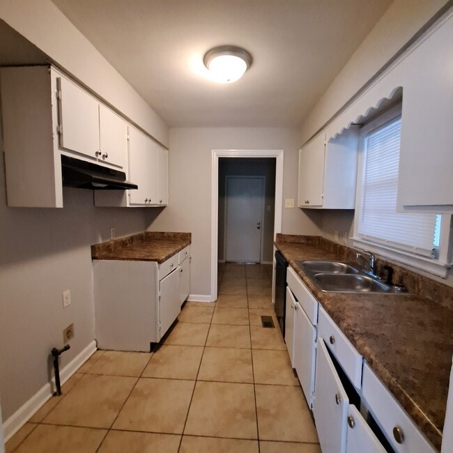 1615 Gilson Rd, Memphis, TN 38117 - photo 3