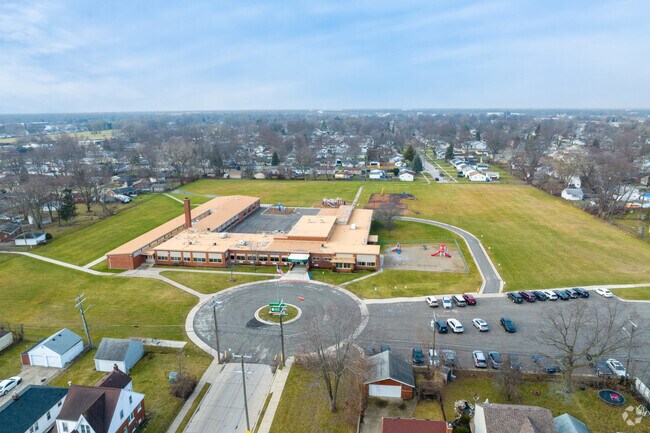 The front drop off at Crescentwood Elementary School.