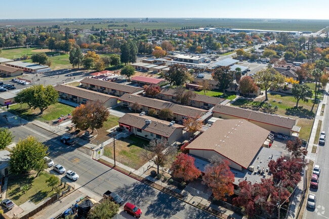 Kerman-Floyd Elementary School is a large campus.