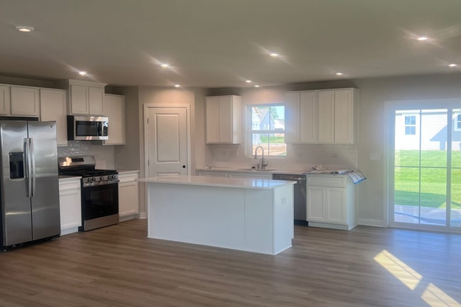 1253 Marigold Ln, Hampshire, IL 60140 - photo 2