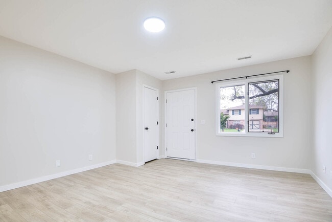 4934 Robin Dr, Omaha, NE 68157 - photo 4