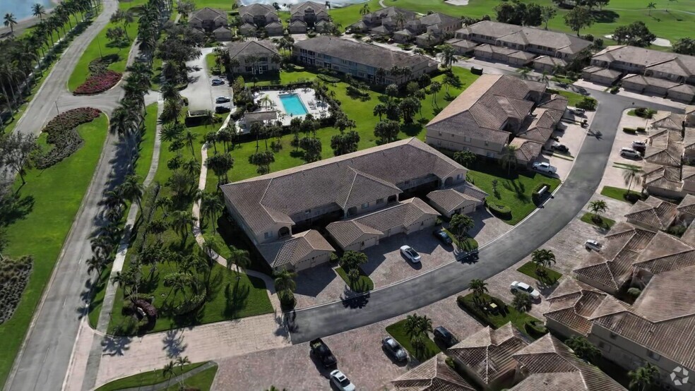 9022 Michael Cir unit 3, Naples, FL 34113 - photo 2