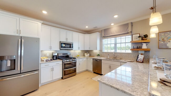 613 Crestfield Dr, Chesapeake, VA 23320 - photo 2