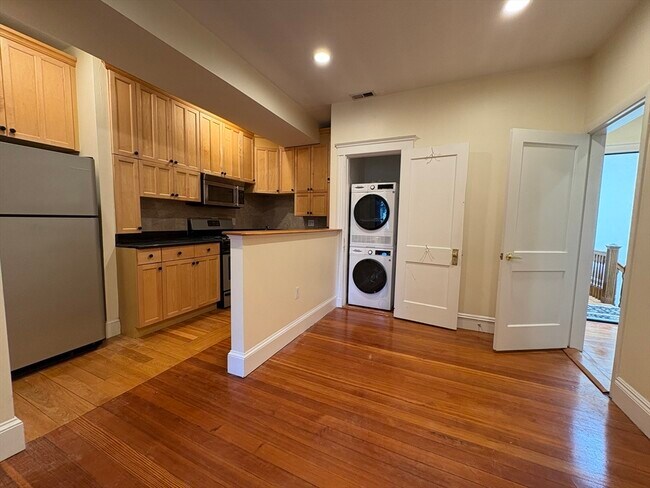91 Winthrop Rd unit 1, Brookline, MA 02445 - photo 4