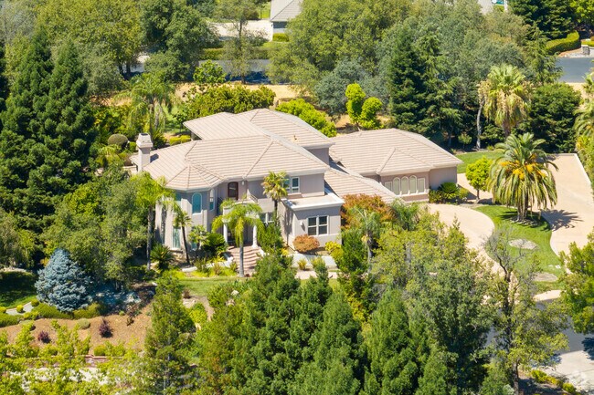 There is a lot of lush greenery in Tierra Oaks.