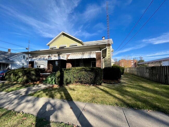 911 N Center St, Bloomington, IL 61701 - photo 4