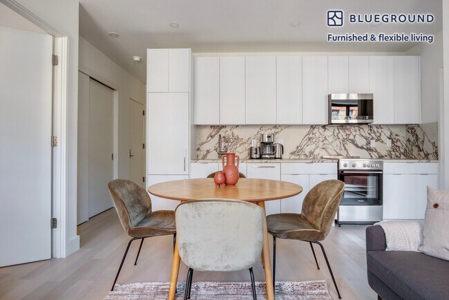 300 W 21st St unit FL5-ID1451, New York, NY 10011 - photo 5