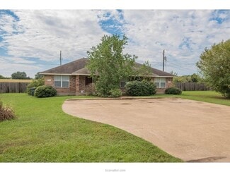 3629 Elaine Dr, Bryan, TX 77808
