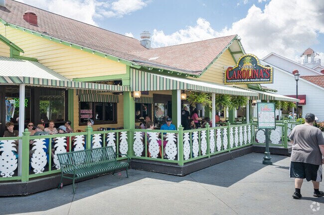 Many great steakhouses and seafood restaurants can be found near Myrtlewood.