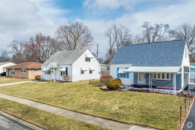 Most homes in Arlington Park were built between the 1920s and '70s, so there's been enough time for mature trees to shade the neighborhood.