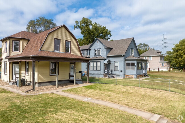Saratoga features a mix of home styles including cottages and Foursquares.