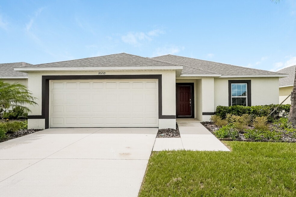 10221 Carp Holw Rd, Sun City Center, FL 33573 - photo 1