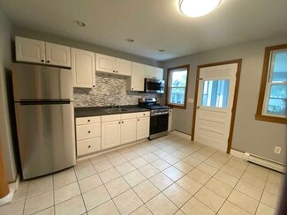 14 Boylston St, Easthampton, MA 01027