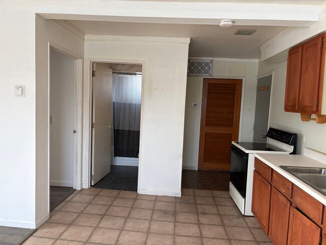 36564 Bismark Rd, New Boston, MI 48164 - photo 4