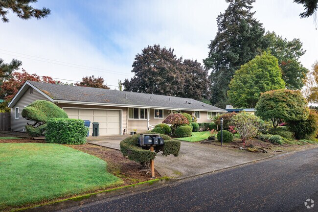 Ranch-style homes are found in the Gateway neighborhood of Springfield.