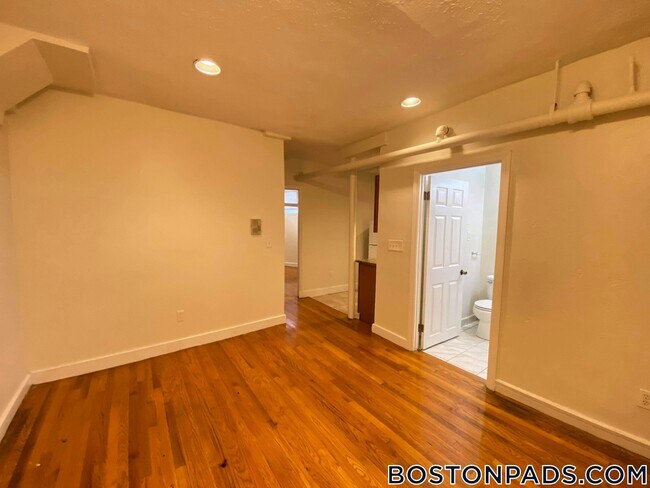 136 Hemenway St unit B, Boston, MA 02115 - photo 7