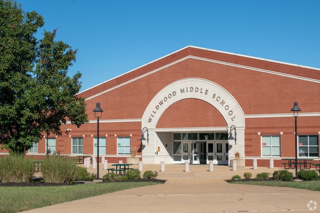 Wildwood Middle School serves students in the Glencoe community.