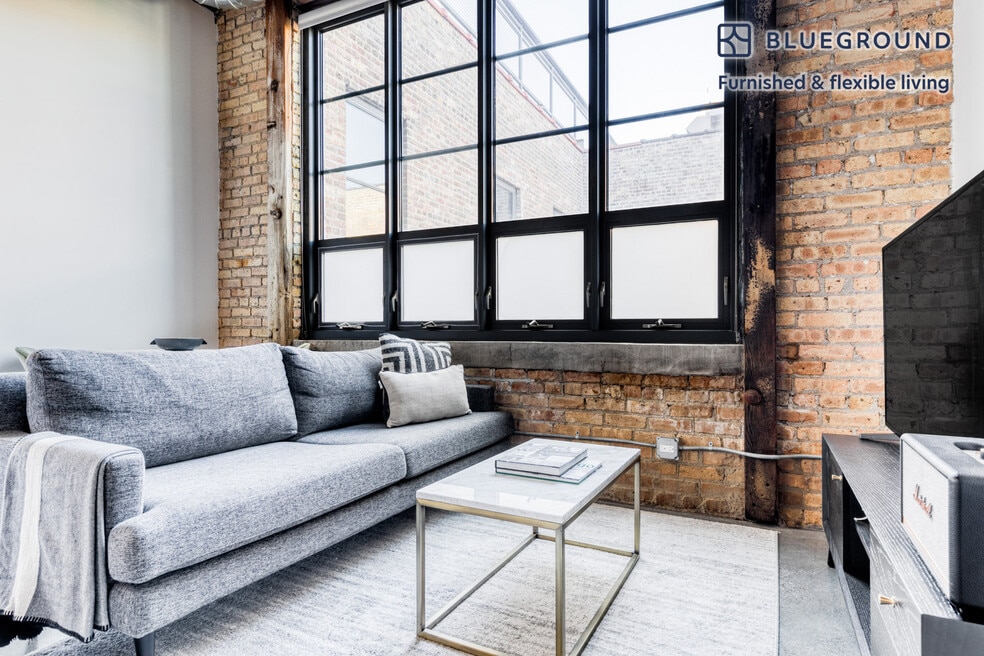 2061 N Southport Ave unit FL4-ID569, Chicago, IL 60614 - photo 1