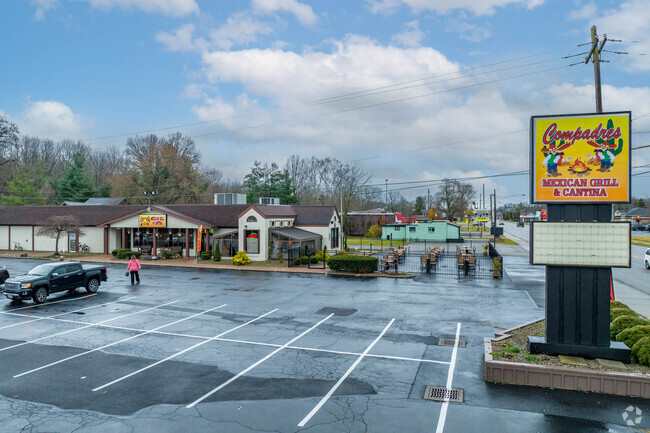 Austin Village residents enjoy Compadres Mexican Grill and Cantina.