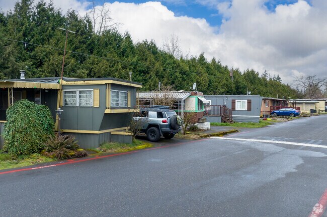 Well-maintained manufactured homes line the streets of Clackamas.
