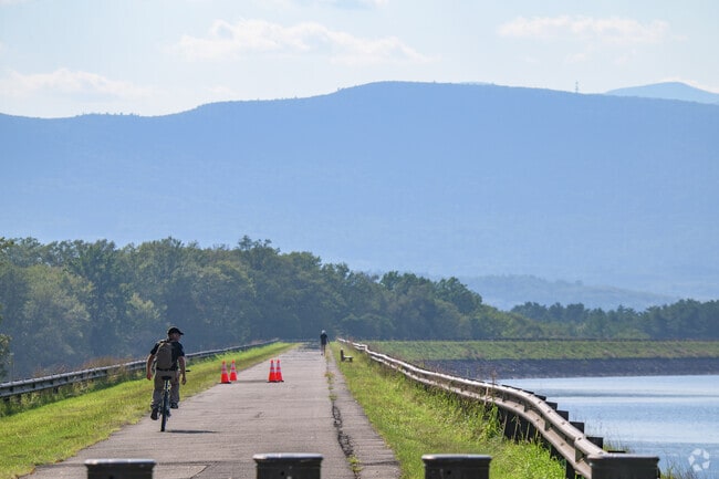 Reservoir Rd cuts through the massive Ashokan Reservoir and is closed to vehicles.