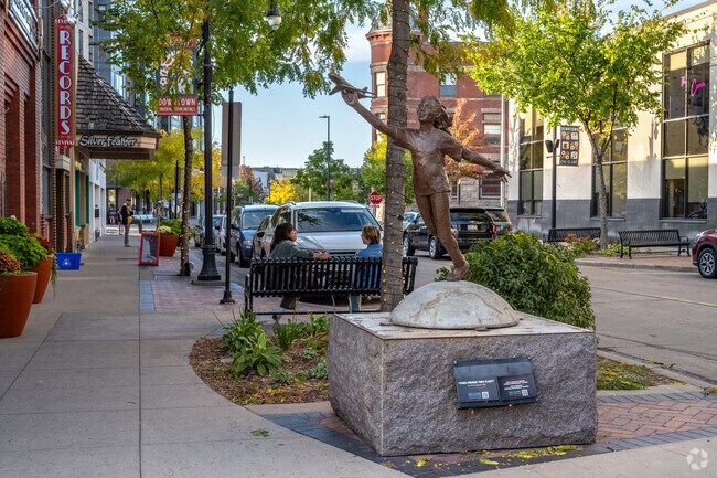 Airport neighborhood residents are minutes from downtown Eau Claire and the Sculpture Tour.